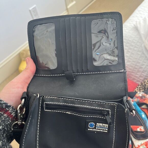 Vtg Little Earth Black Recycled Rubber Bottle Cap Closure Crossbody Purse - Picture 10 of 10